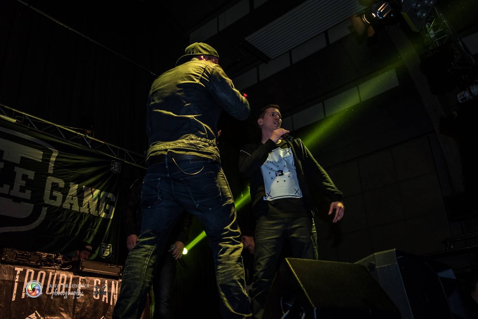 Marpo a Troublegang v Plzni: skákající fanoušci, přetlačování s ochrankou a divoká show