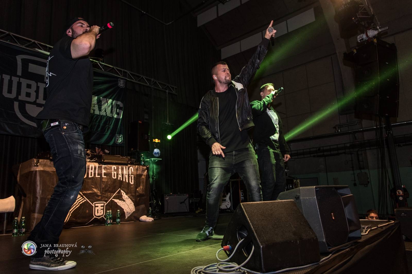 Marpo a Troublegang v Plzni: skákající fanoušci, přetlačování s ochrankou a divoká show