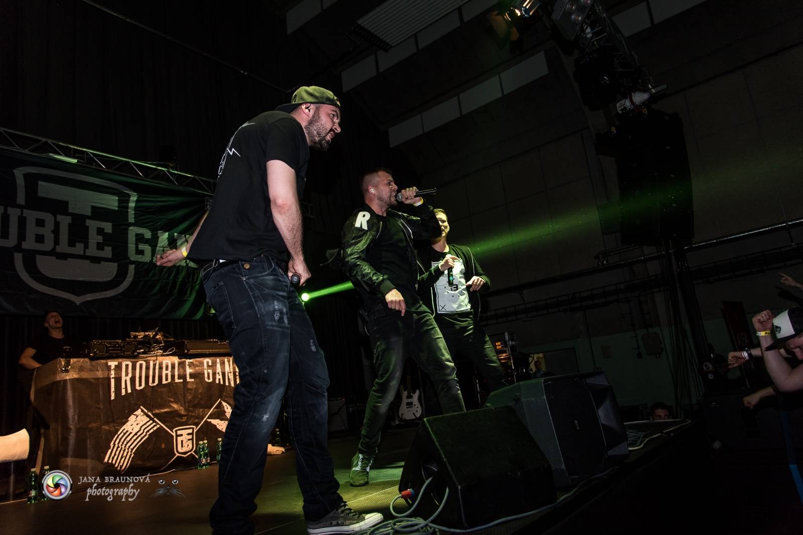 Marpo a Troublegang v Plzni: skákající fanoušci, přetlačování s ochrankou a divoká show