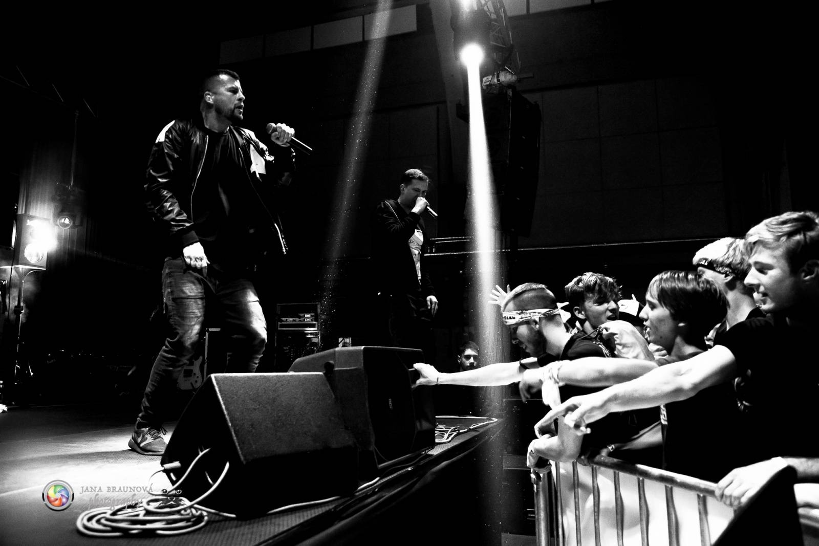 Marpo a Troublegang v Plzni: skákající fanoušci, přetlačování s ochrankou a divoká show