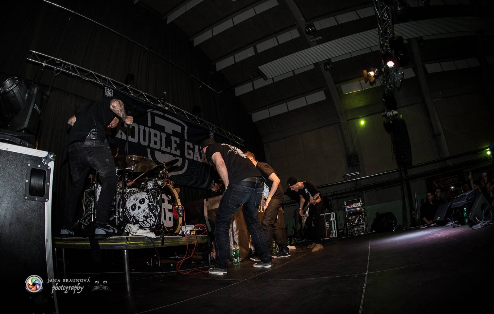 Marpo a Troublegang v Plzni: skákající fanoušci, přetlačování s ochrankou a divoká show