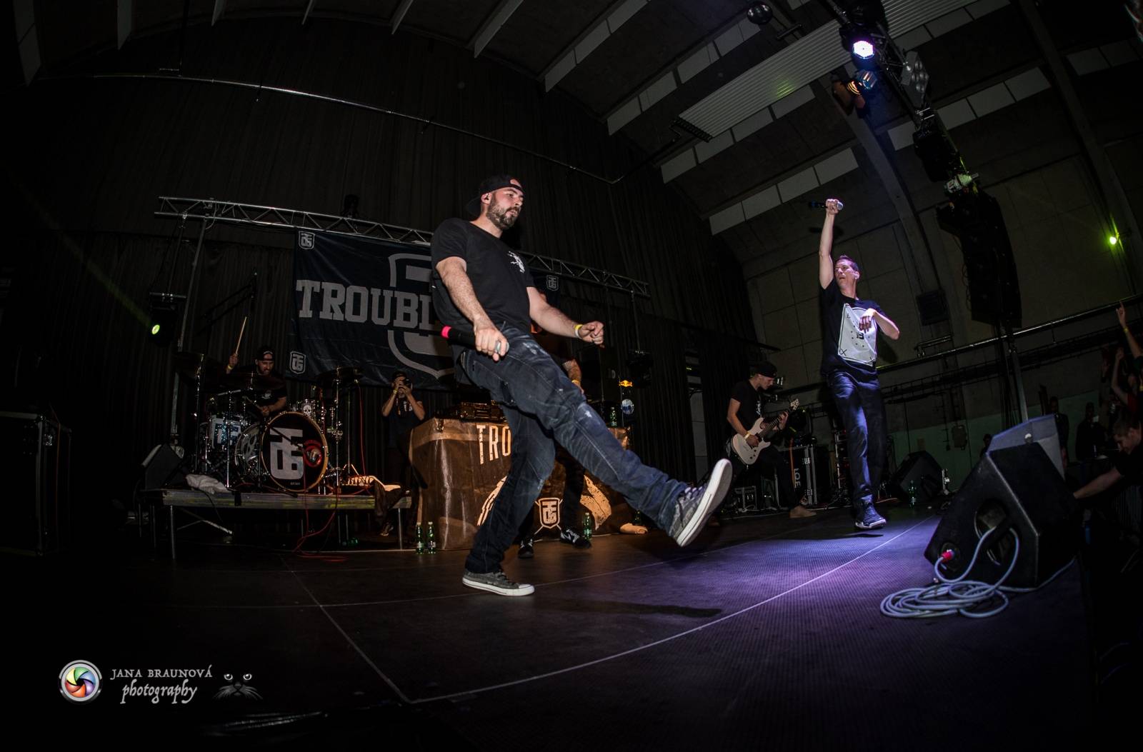 Marpo a Troublegang v Plzni: skákající fanoušci, přetlačování s ochrankou a divoká show