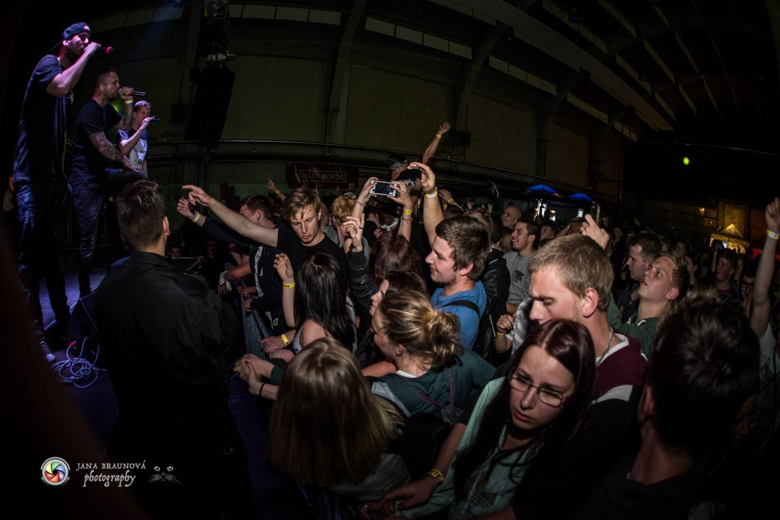 Marpo a Troublegang v Plzni: skákající fanoušci, přetlačování s ochrankou a divoká show