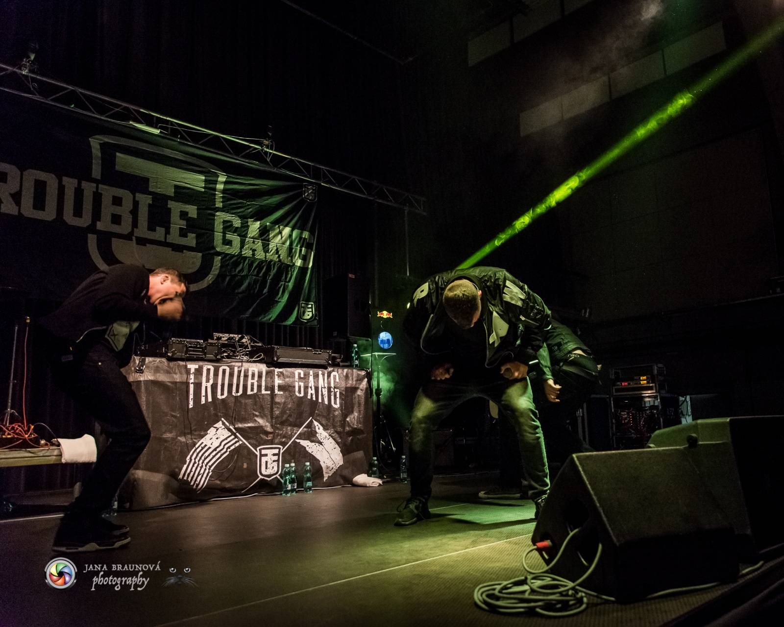 Marpo a Troublegang v Plzni: skákající fanoušci, přetlačování s ochrankou a divoká show