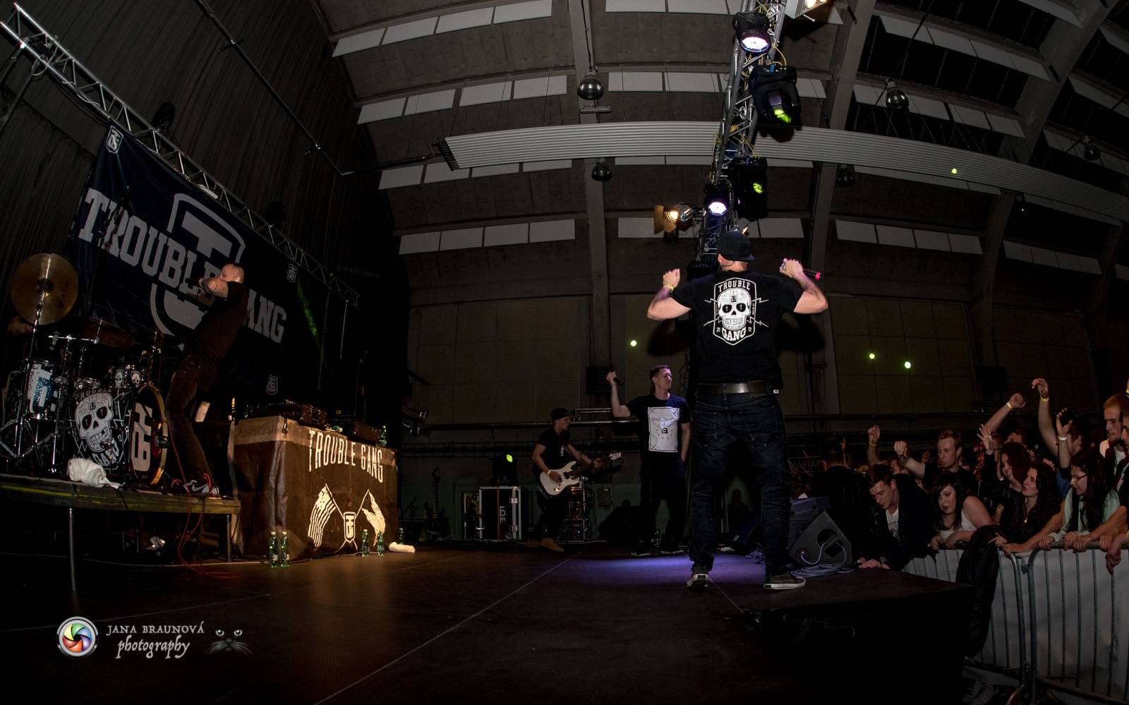 Marpo a Troublegang v Plzni: skákající fanoušci, přetlačování s ochrankou a divoká show