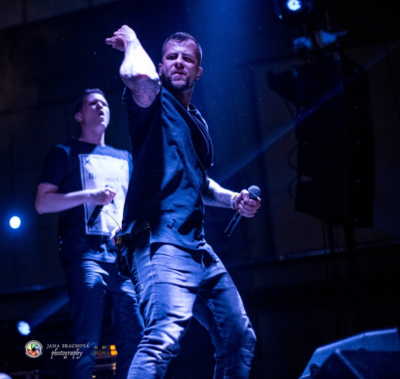 Marpo a Troublegang v Plzni: skákající fanoušci, přetlačování s ochrankou a divoká show