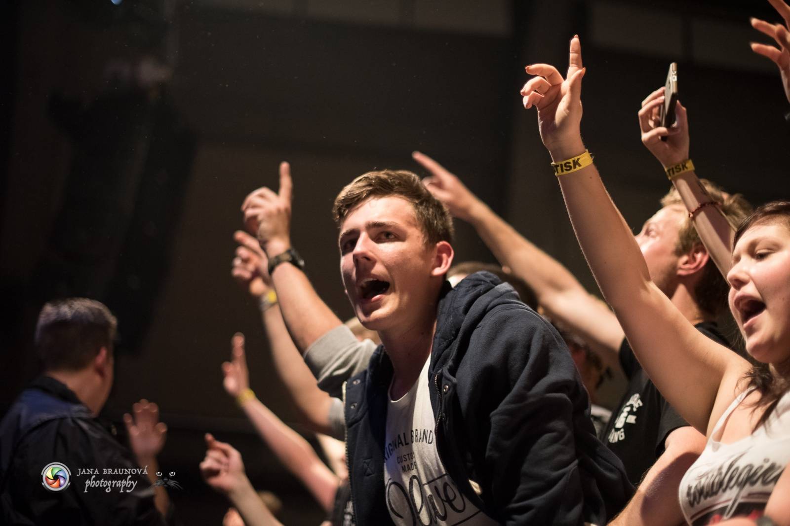 Marpo a Troublegang v Plzni: skákající fanoušci, přetlačování s ochrankou a divoká show