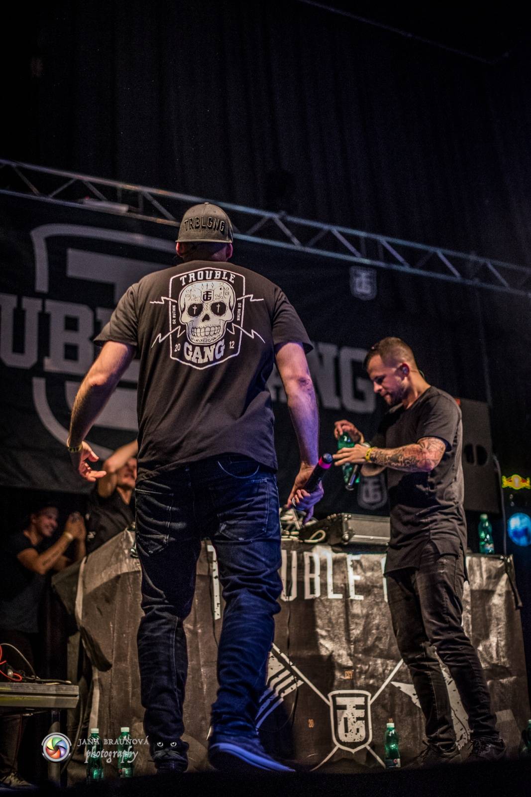 Marpo a Troublegang v Plzni: skákající fanoušci, přetlačování s ochrankou a divoká show