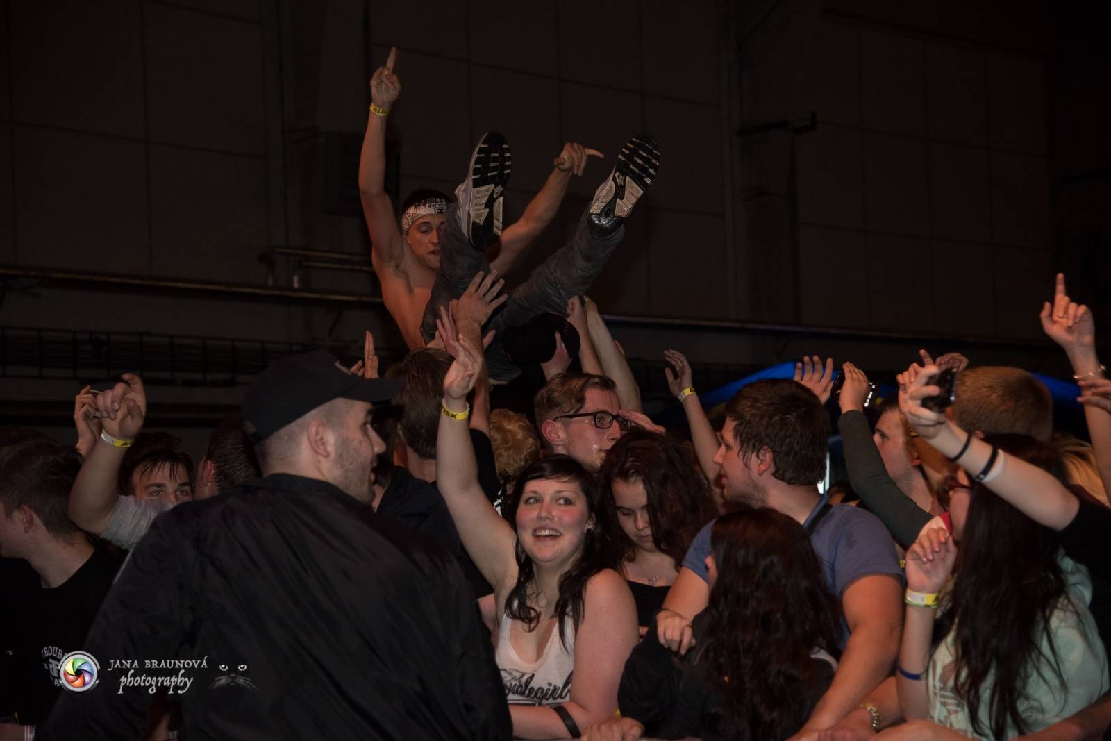 Marpo a Troublegang v Plzni: skákající fanoušci, přetlačování s ochrankou a divoká show