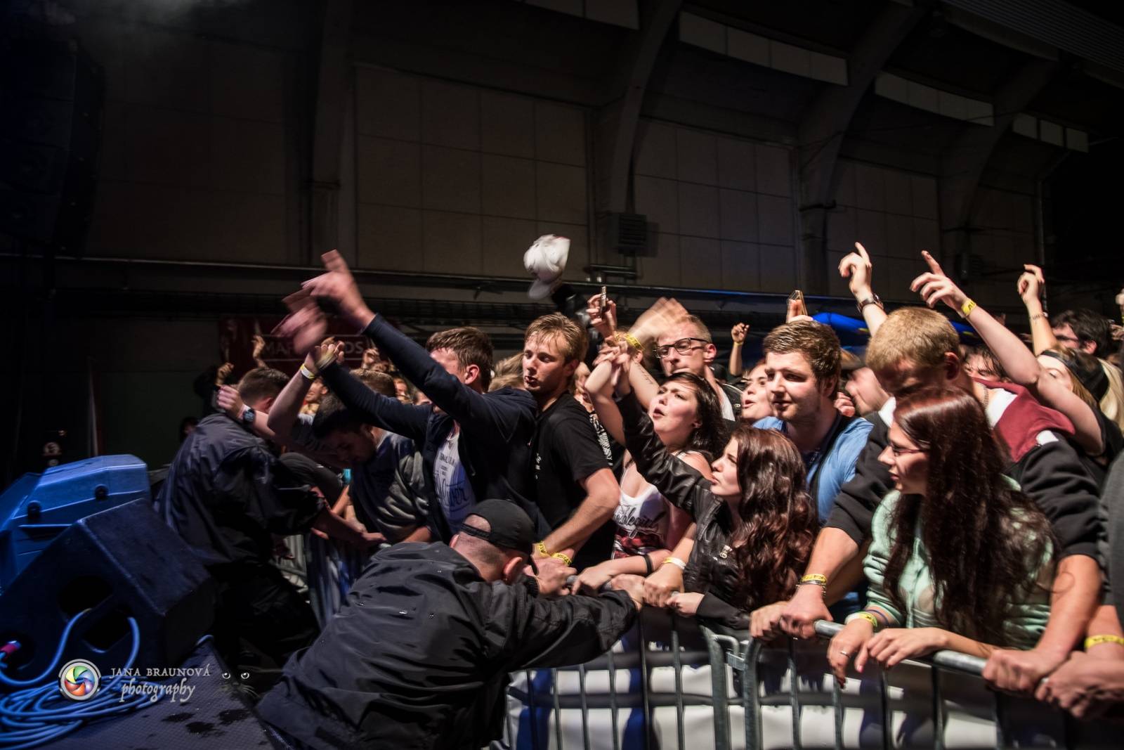 Marpo a Troublegang v Plzni: skákající fanoušci, přetlačování s ochrankou a divoká show