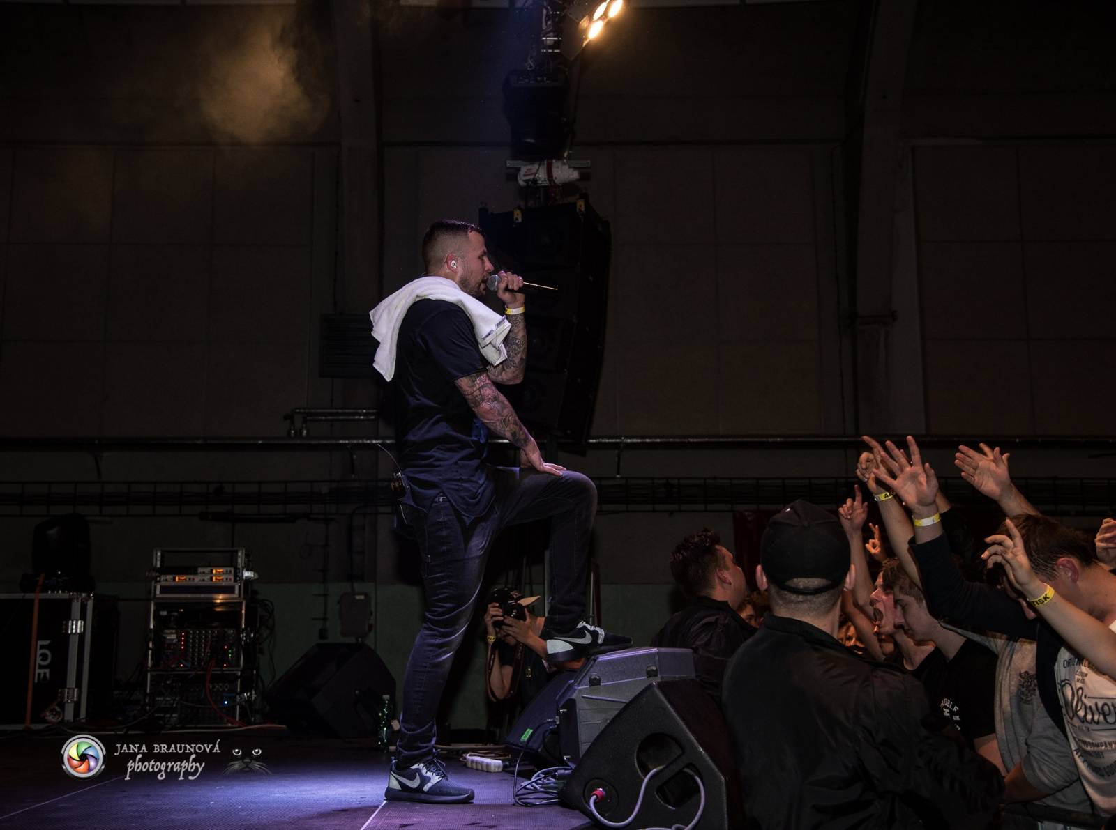 Marpo a Troublegang v Plzni: skákající fanoušci, přetlačování s ochrankou a divoká show