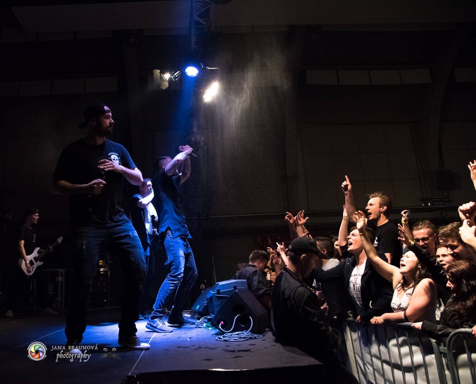 Marpo a Troublegang v Plzni: skákající fanoušci, přetlačování s ochrankou a divoká show