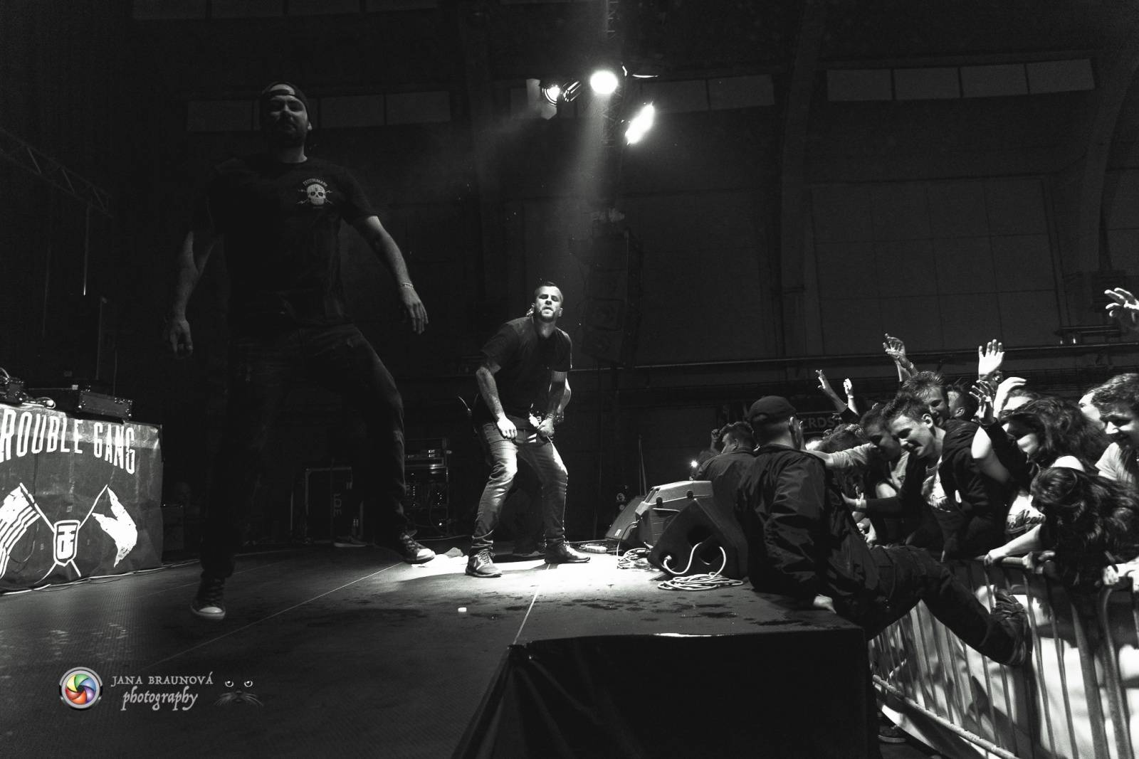 Marpo a Troublegang v Plzni: skákající fanoušci, přetlačování s ochrankou a divoká show