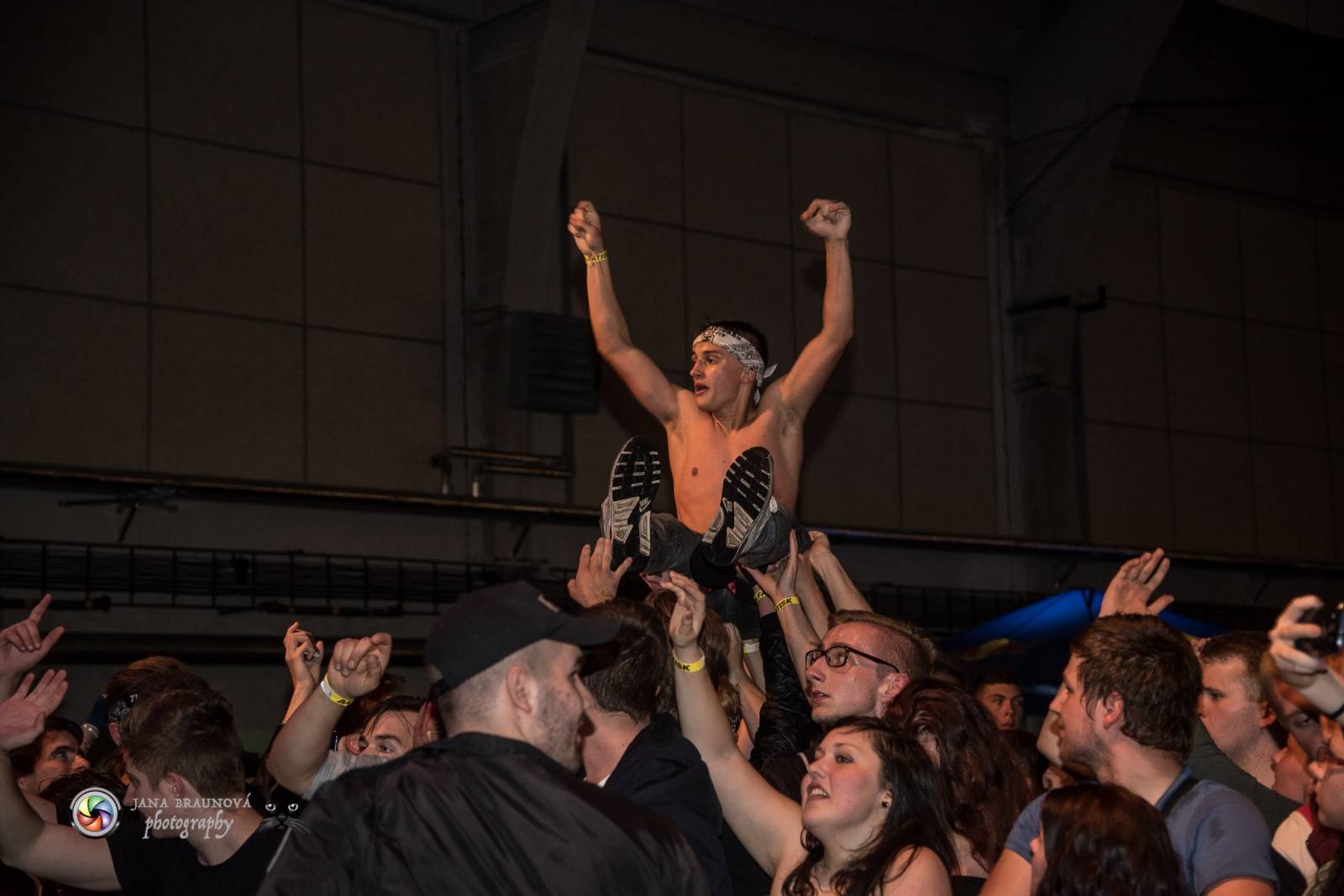 Marpo a Troublegang v Plzni: skákající fanoušci, přetlačování s ochrankou a divoká show