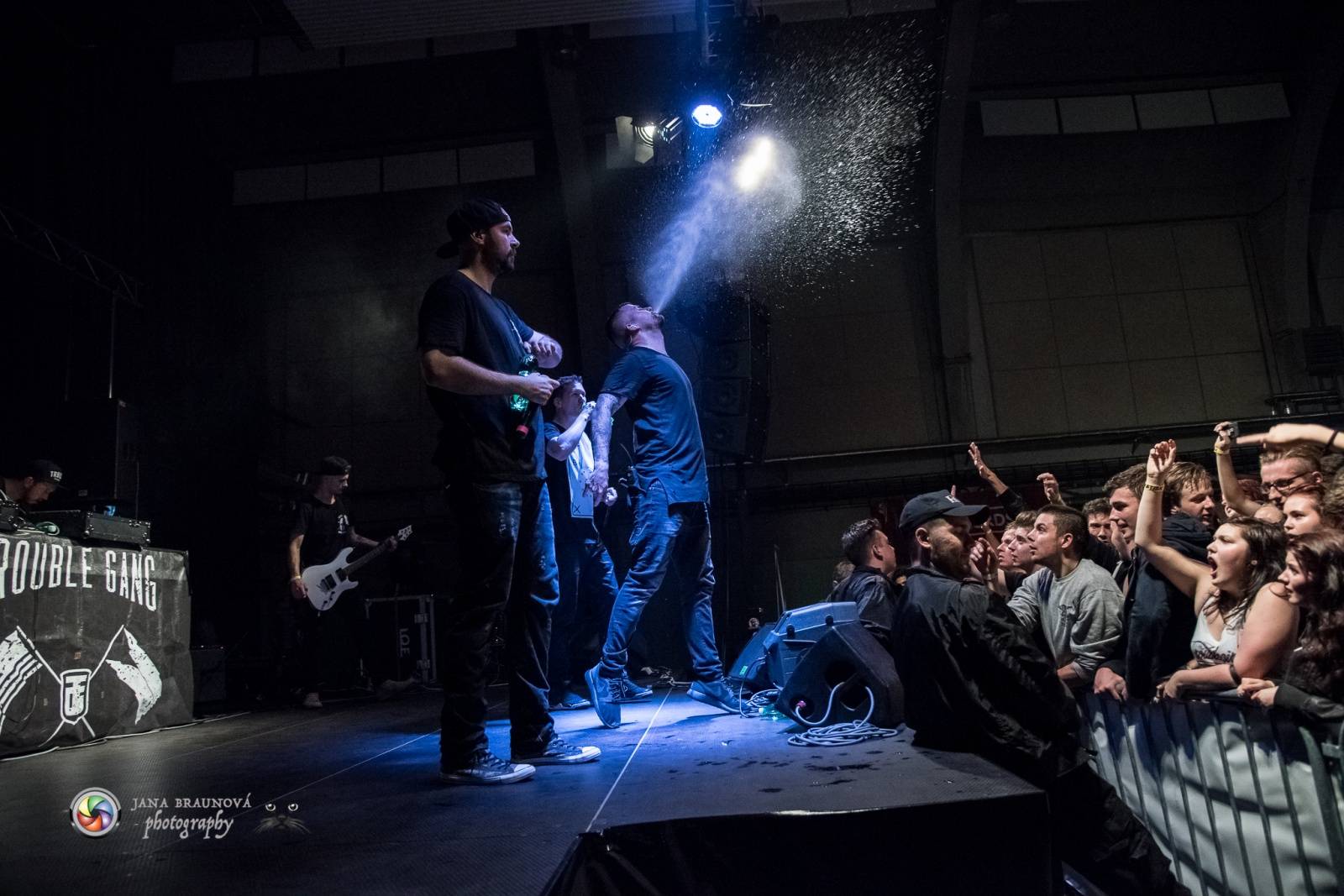 Marpo a Troublegang v Plzni: skákající fanoušci, přetlačování s ochrankou a divoká show