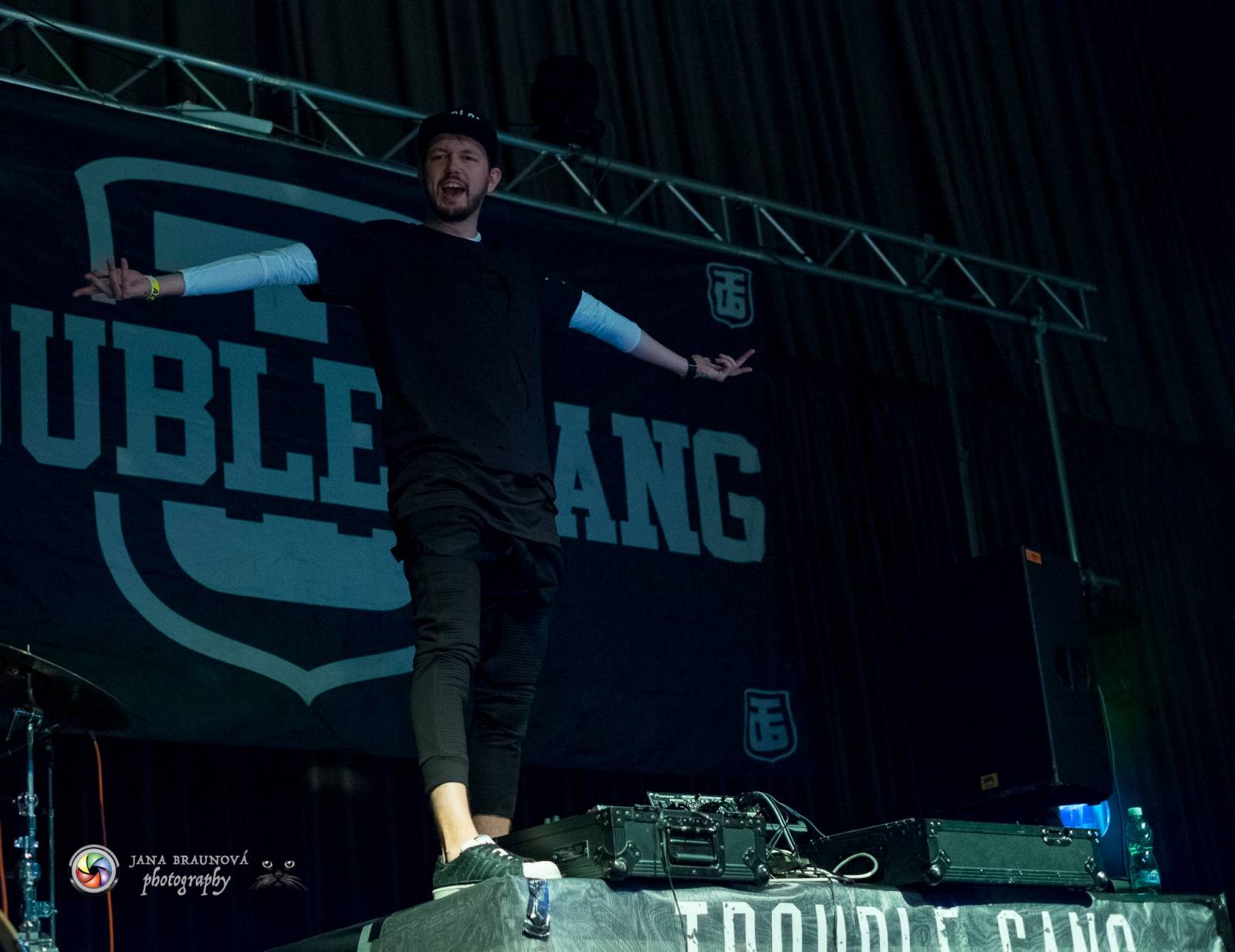 Marpo a Troublegang v Plzni: skákající fanoušci, přetlačování s ochrankou a divoká show