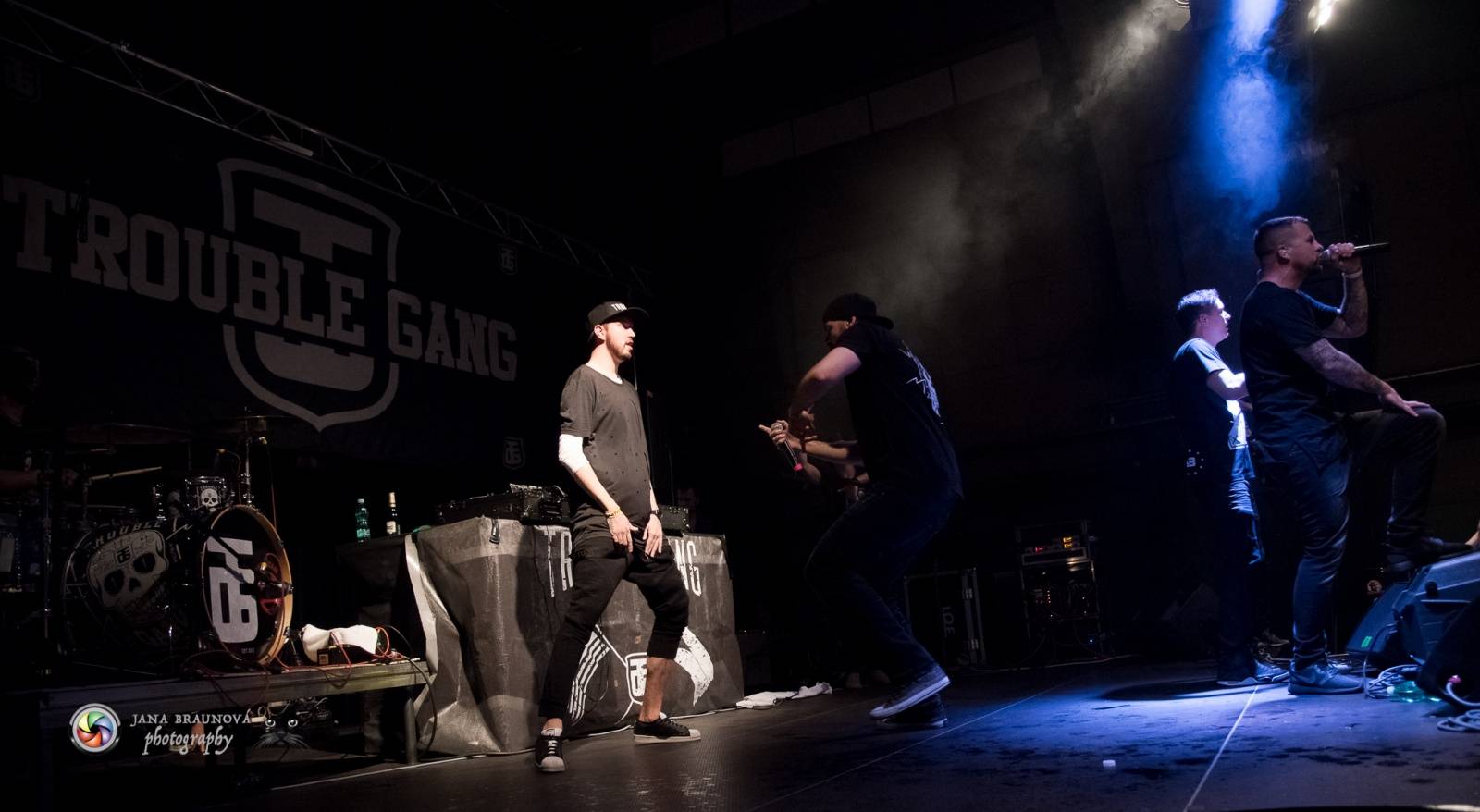 Marpo a Troublegang v Plzni: skákající fanoušci, přetlačování s ochrankou a divoká show