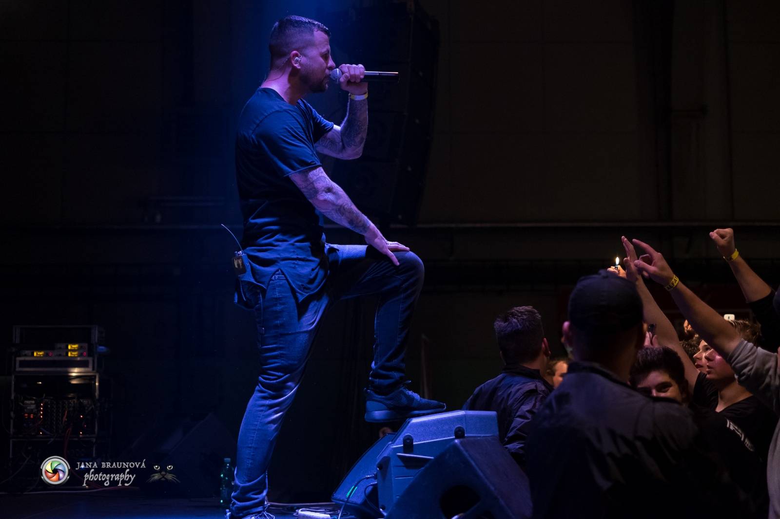 Marpo a Troublegang v Plzni: skákající fanoušci, přetlačování s ochrankou a divoká show