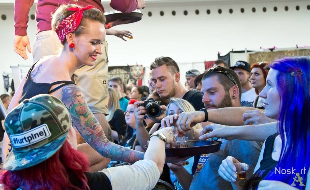 Tattoo Convention v Praze: Krásné ženy a mistři tetování