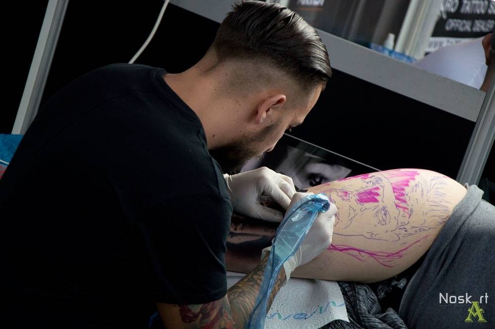 Tattoo Convention v Praze: Krásné ženy a mistři tetování