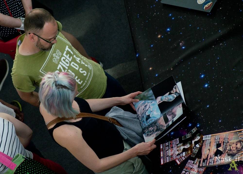 Tattoo Convention v Praze: Krásné ženy a mistři tetování