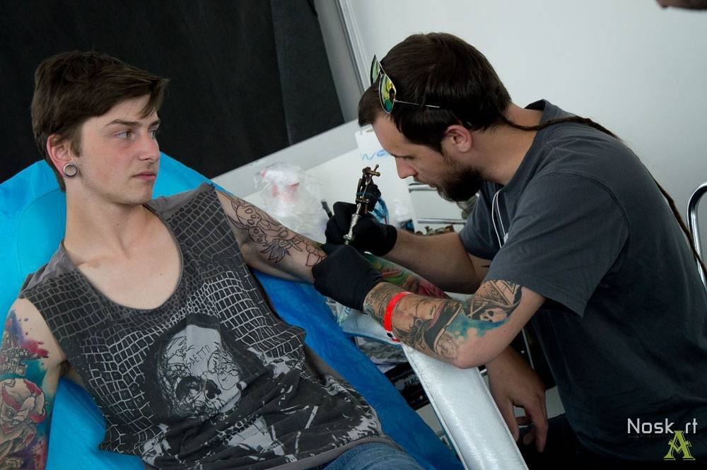 Tattoo Convention v Praze: Krásné ženy a mistři tetování