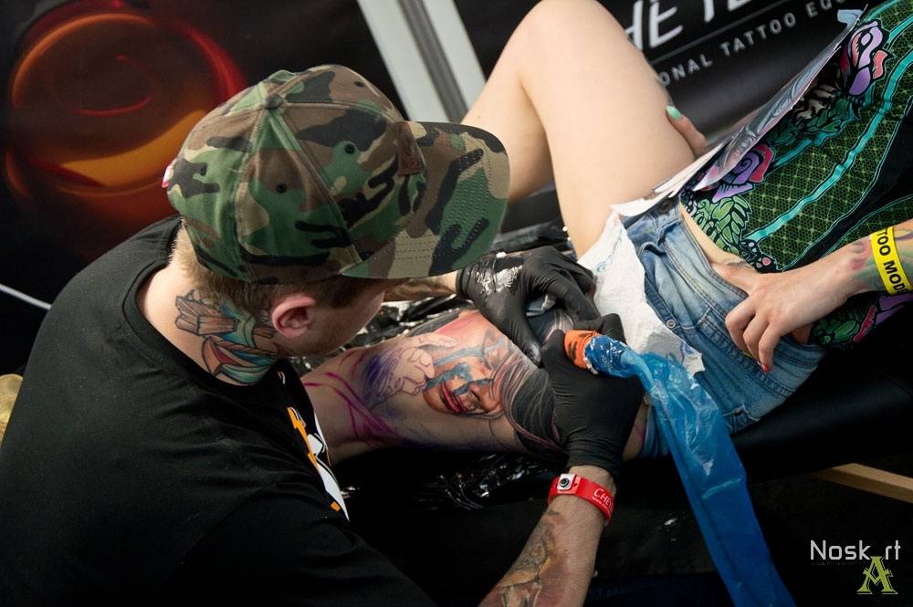 Tattoo Convention v Praze: Krásné ženy a mistři tetování