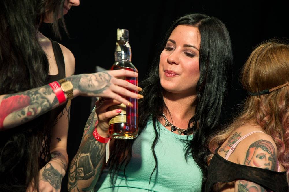 Tattoo Convention v Praze: Krásné ženy a mistři tetování