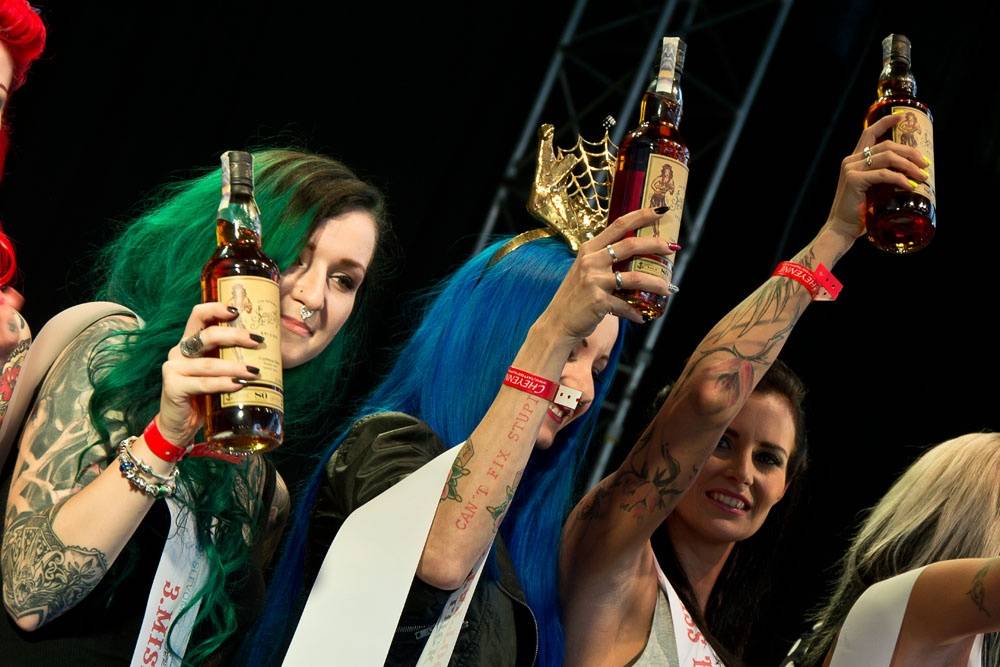 Tattoo Convention v Praze: Krásné ženy a mistři tetování