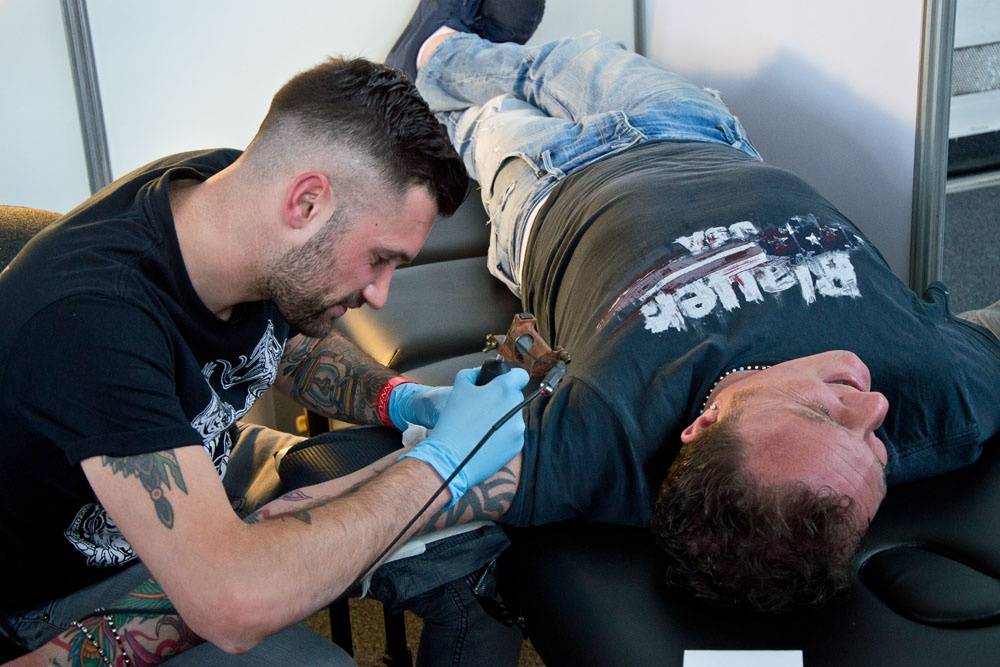 Tattoo Convention v Praze: Krásné ženy a mistři tetování