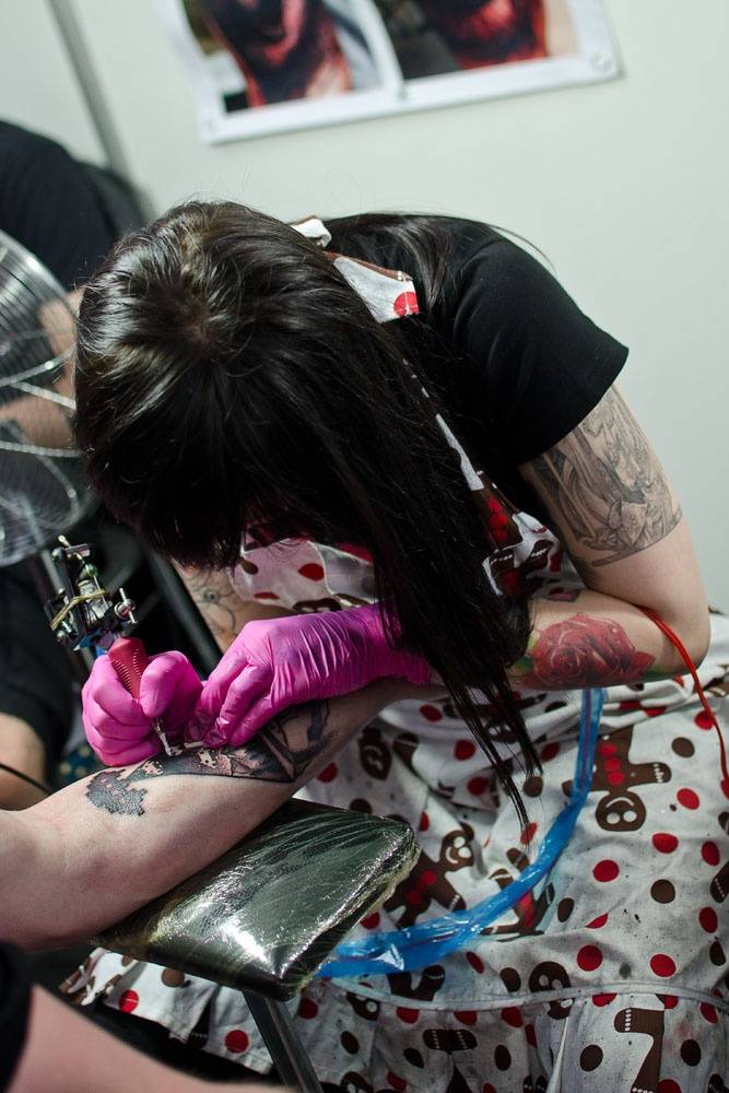 Tattoo Convention v Praze: Krásné ženy a mistři tetování