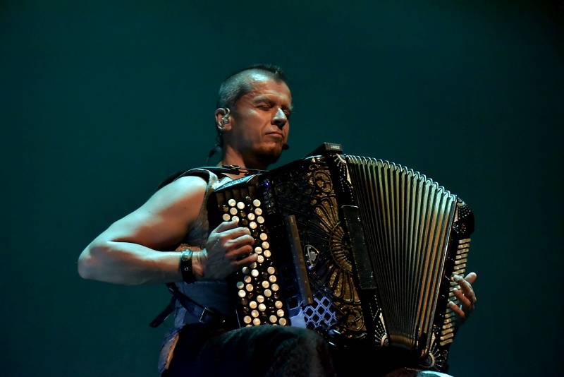 Kimmo Pohjonen Skin, zvaný Jimi Hendrix akordeonu, vystoupil v Praze se svými dcerami