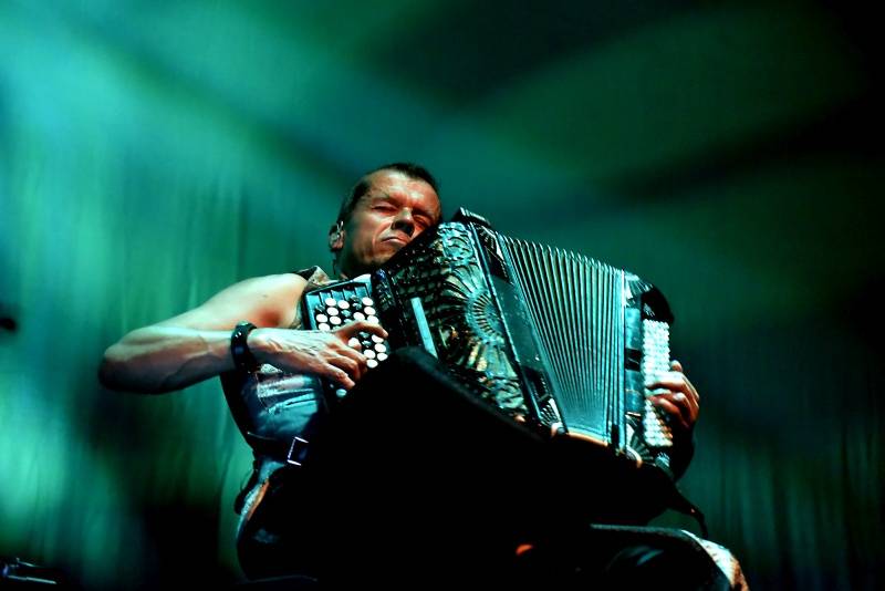 Kimmo Pohjonen Skin, zvaný Jimi Hendrix akordeonu, vystoupil v Praze se svými dcerami