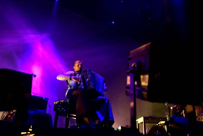 Kimmo Pohjonen Skin, zvaný Jimi Hendrix akordeonu, vystoupil v Praze se svými dcerami