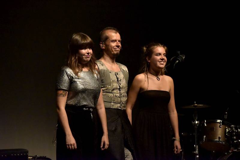 Kimmo Pohjonen Skin, zvaný Jimi Hendrix akordeonu, vystoupil v Praze se svými dcerami