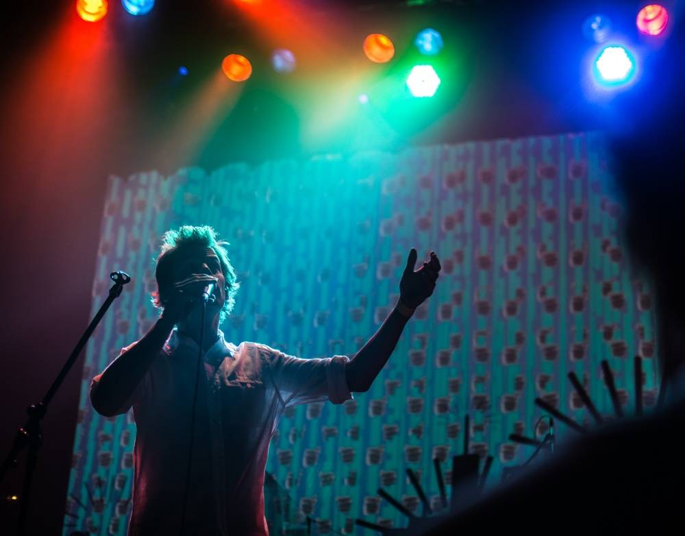 Zrní se vrátili v čase a vyslali hrdinu počítačový hry do světa