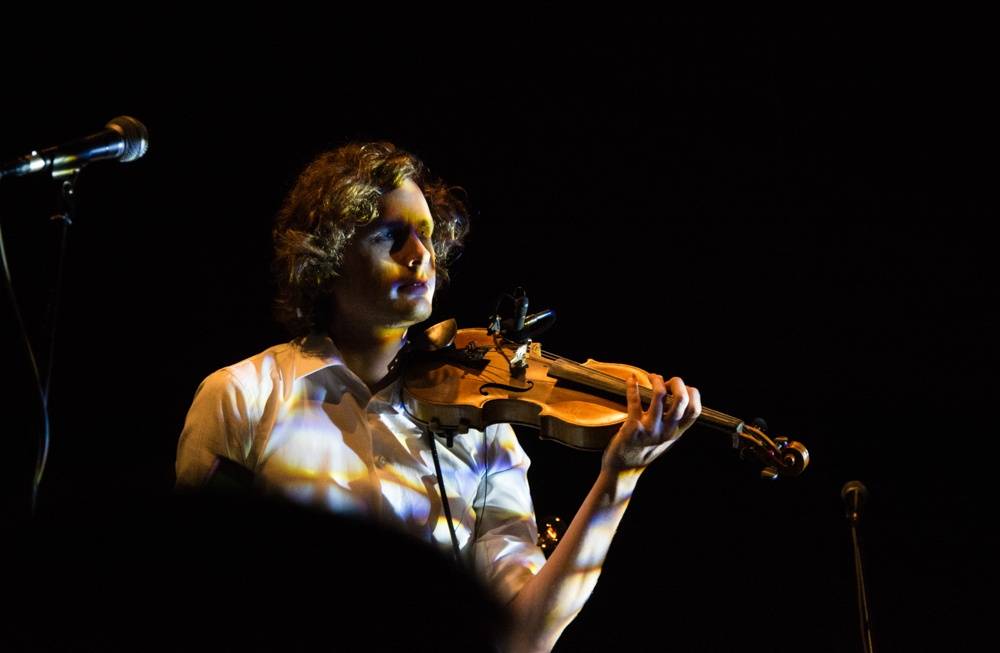 Zrní se vrátili v čase a vyslali hrdinu počítačový hry do světa