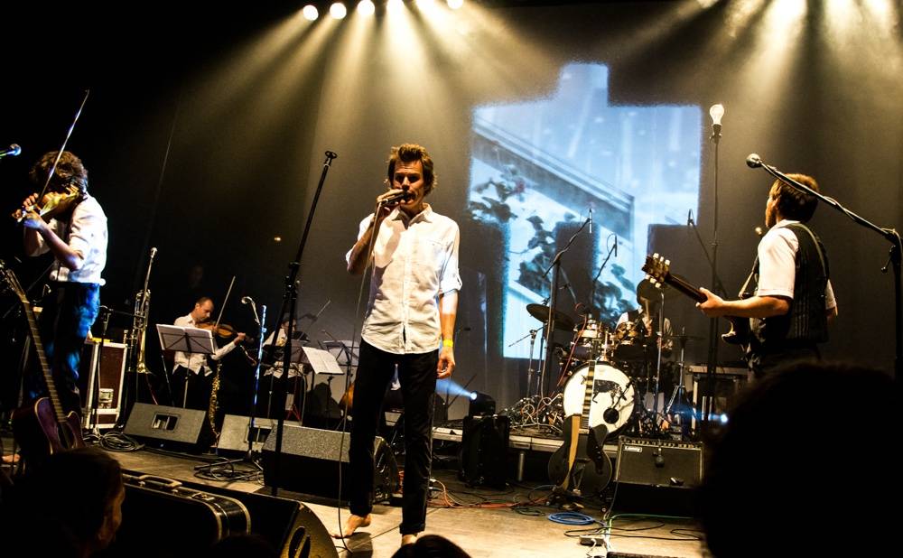 Zrní se vrátili v čase a vyslali hrdinu počítačový hry do světa