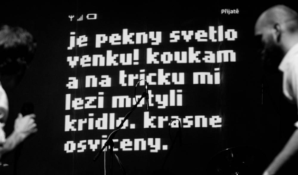 Zrní se vrátili v čase a vyslali hrdinu počítačový hry do světa