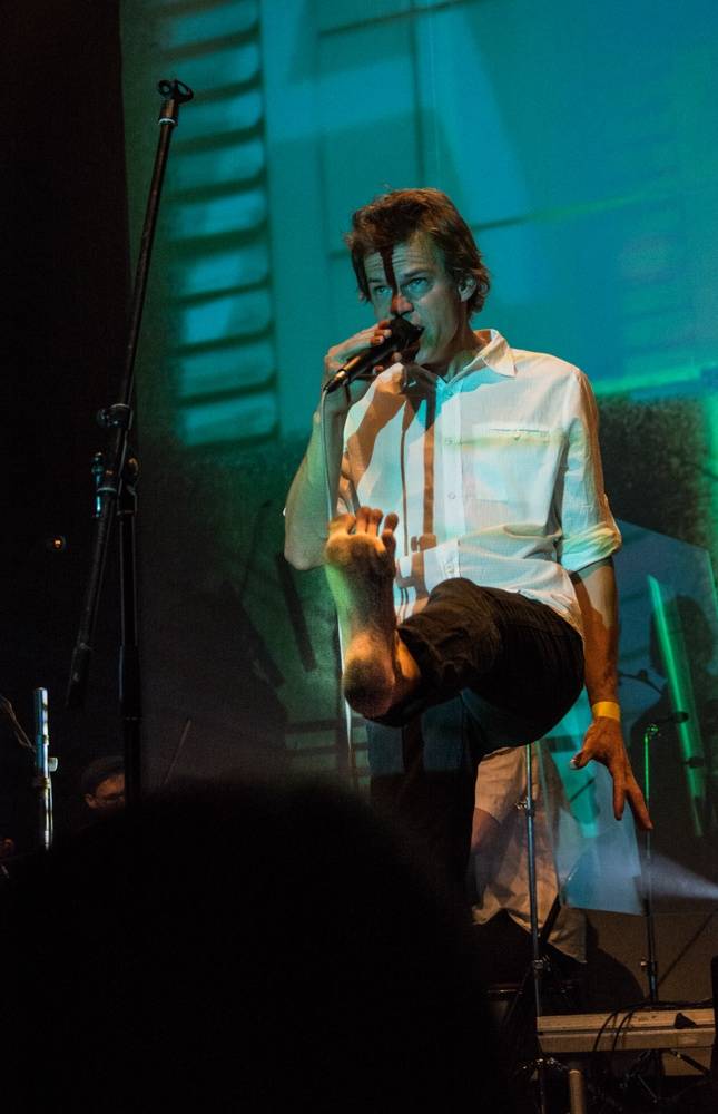 Zrní se vrátili v čase a vyslali hrdinu počítačový hry do světa