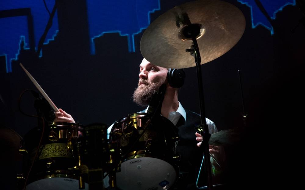 Zrní se vrátili v čase a vyslali hrdinu počítačový hry do světa