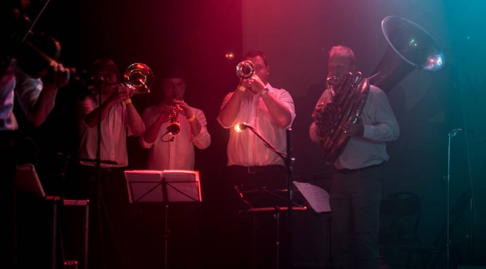 Zrní se vrátili v čase a vyslali hrdinu počítačový hry do světa