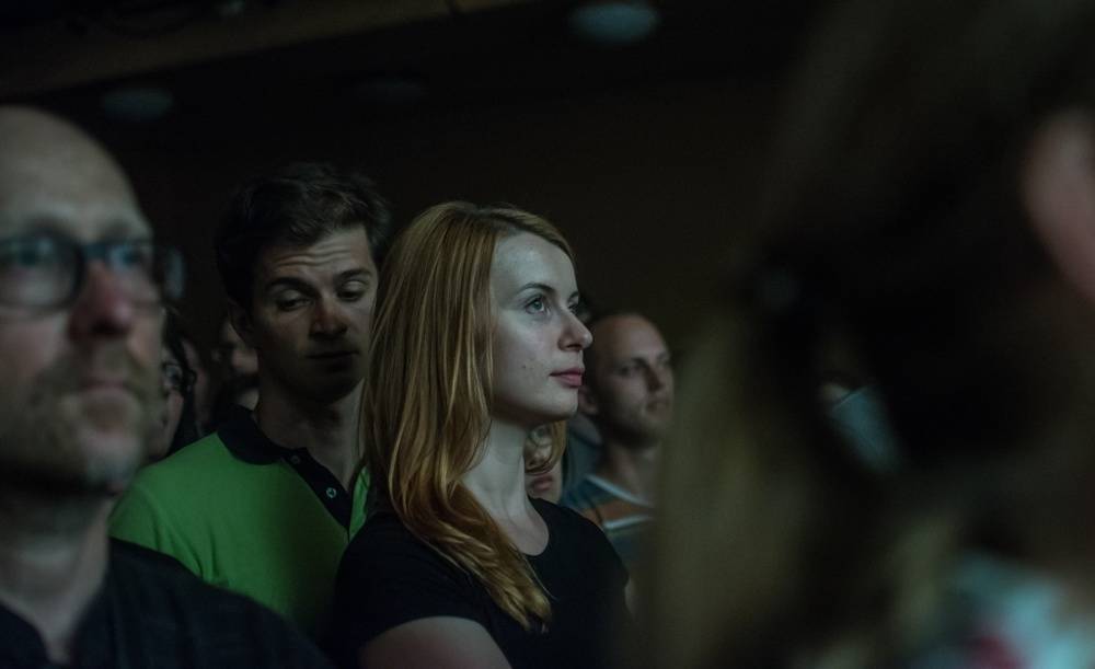 Zrní se vrátili v čase a vyslali hrdinu počítačový hry do světa