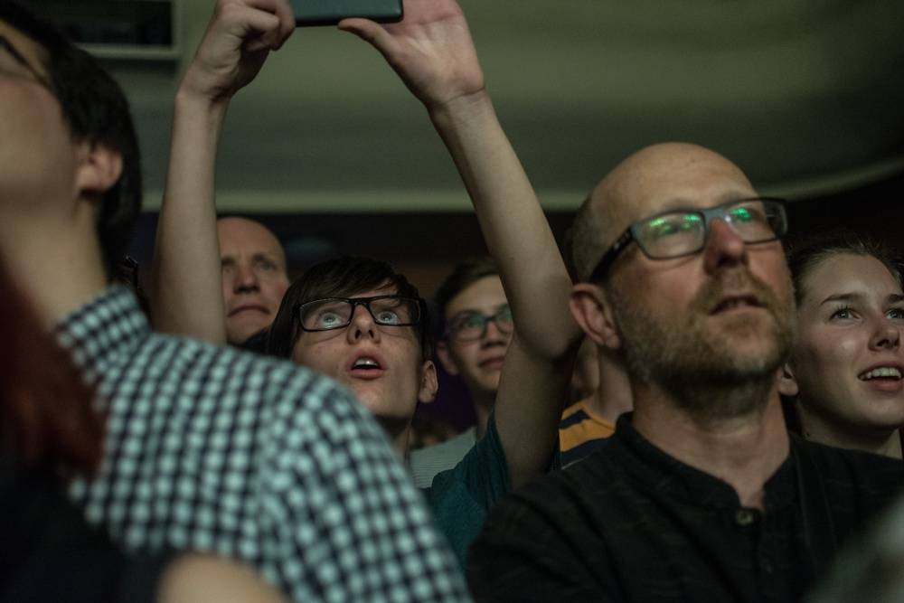 Zrní se vrátili v čase a vyslali hrdinu počítačový hry do světa