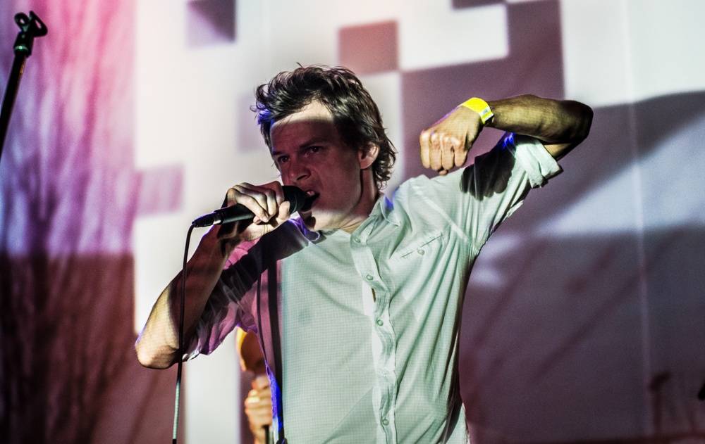 Zrní se vrátili v čase a vyslali hrdinu počítačový hry do světa