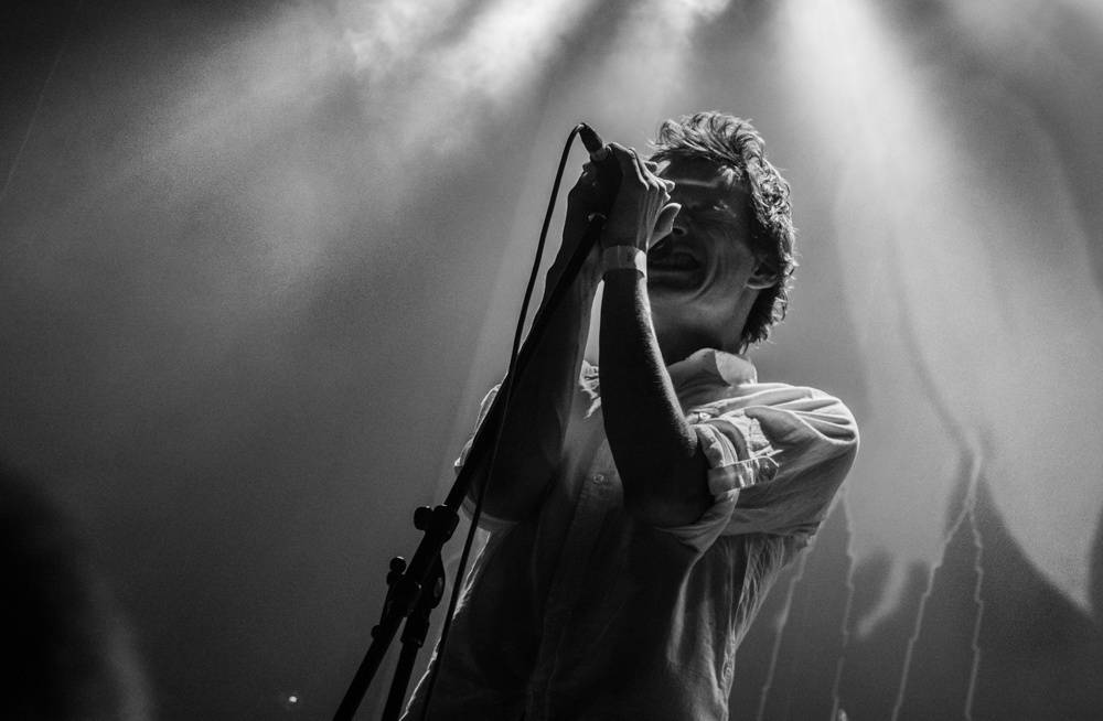 Zrní se vrátili v čase a vyslali hrdinu počítačový hry do světa