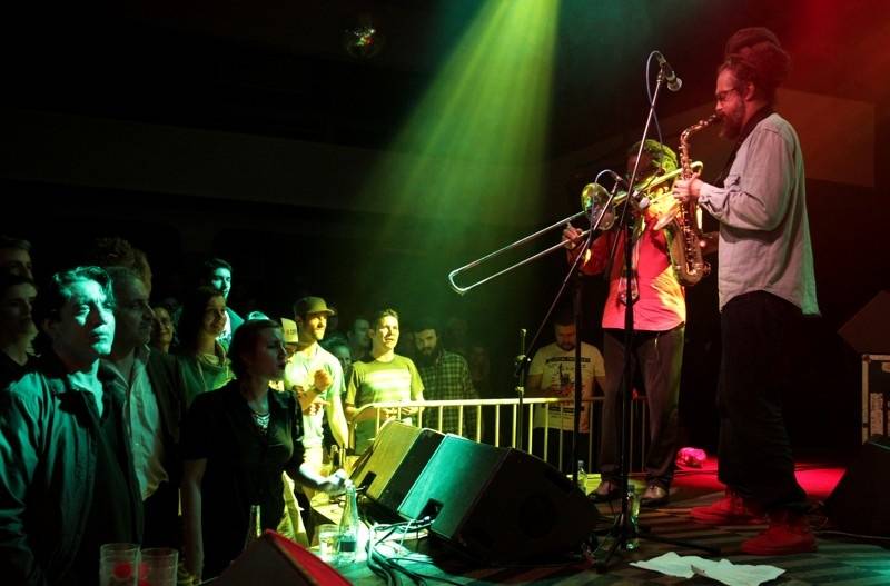 Jamajský večírek v Lucerna Music Baru: publikum rozhoupal Max Romeo 