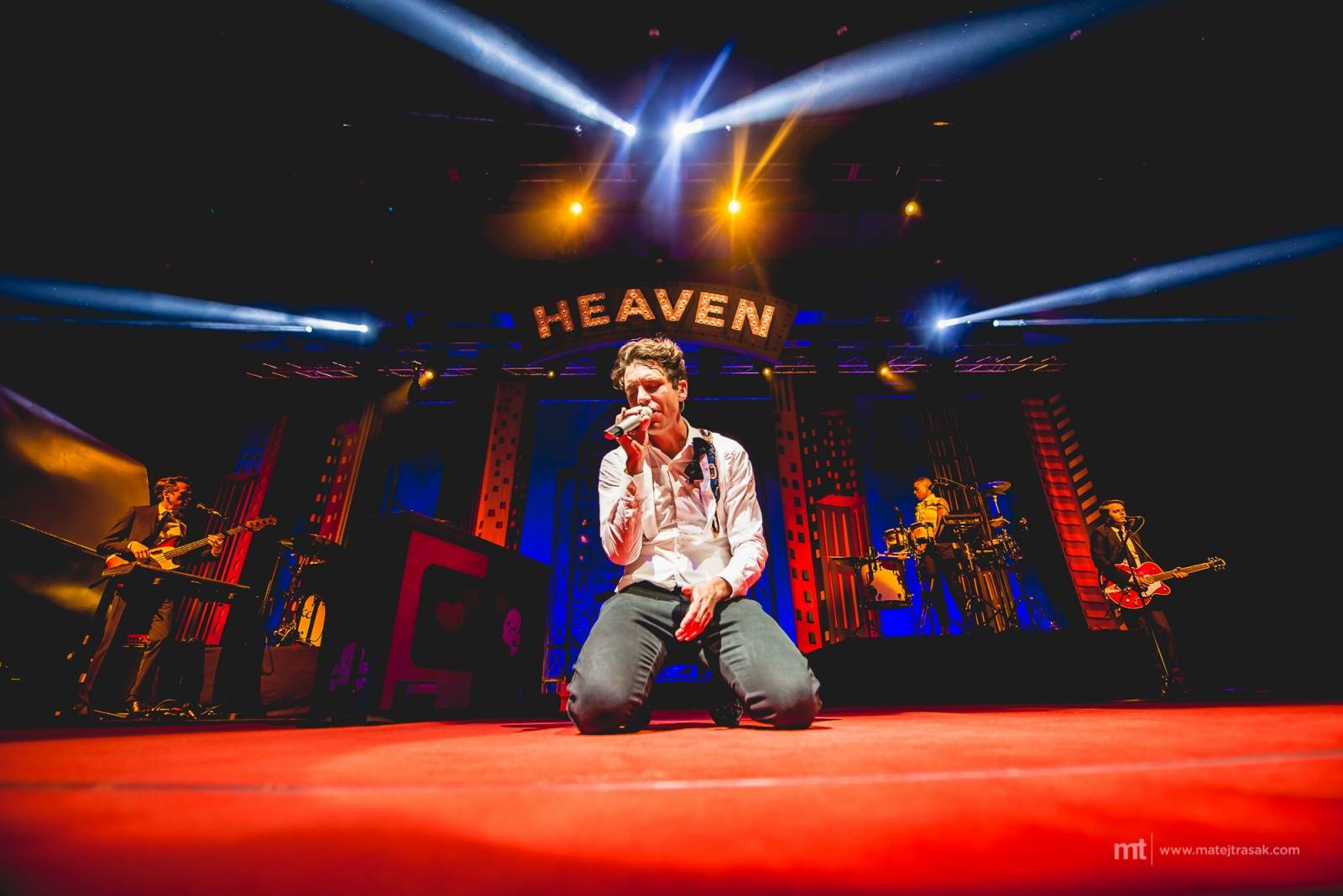 Mika se v Praze dotkl popového nebe