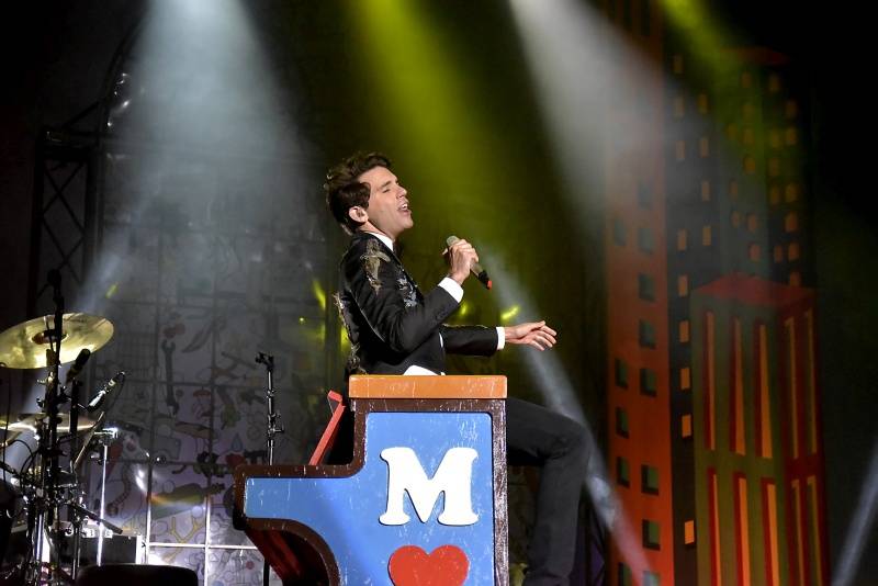 Ještě jednou Mika: Hravý pop naplnil Forum Karlín pozitivní energií