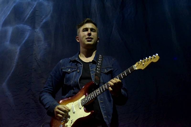 Ještě jednou Mika: Hravý pop naplnil Forum Karlín pozitivní energií